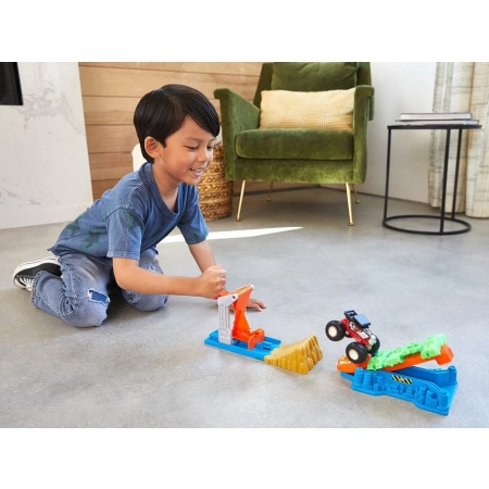 Hot Wheels Monster Trucks Kaskaderskie lądowanie